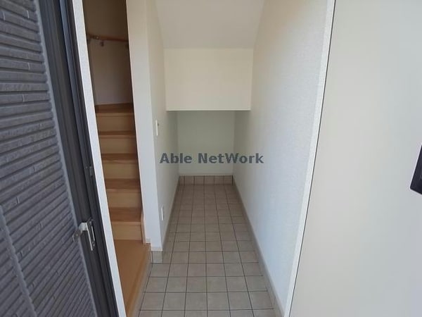 玄関回り(※同物件別部屋写真)