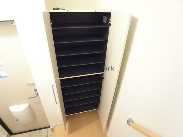 玄関回り(※同物件別部屋写真)