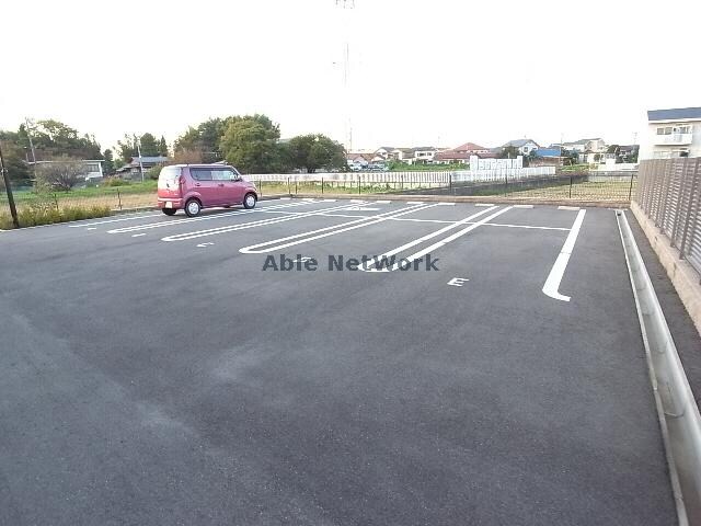 物件外観写真4　(駐車場)