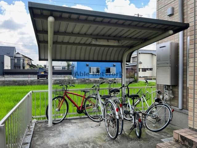 物件外観写真4　(駐輪場)