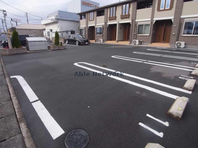 物件外観写真3　(駐車場)