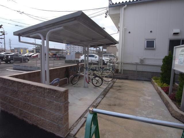 物件外観写真4　(駐輪場)