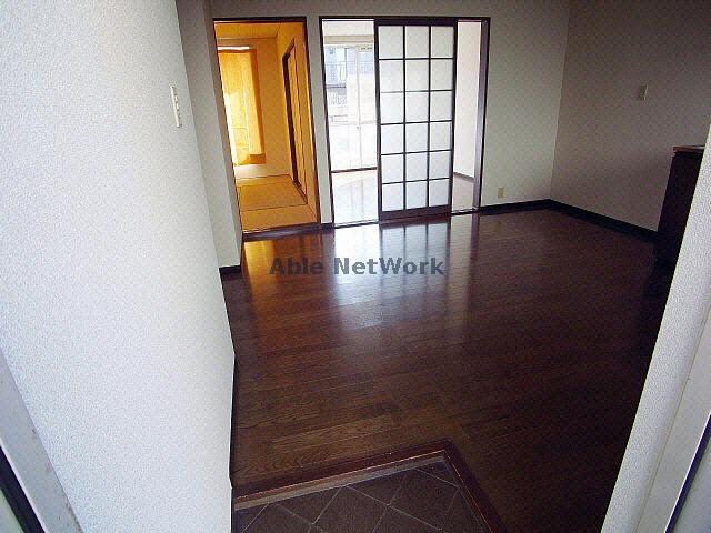 物件内観写真5　(玄関)