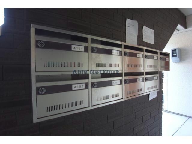 物件外観写真3　(集合ポスト)