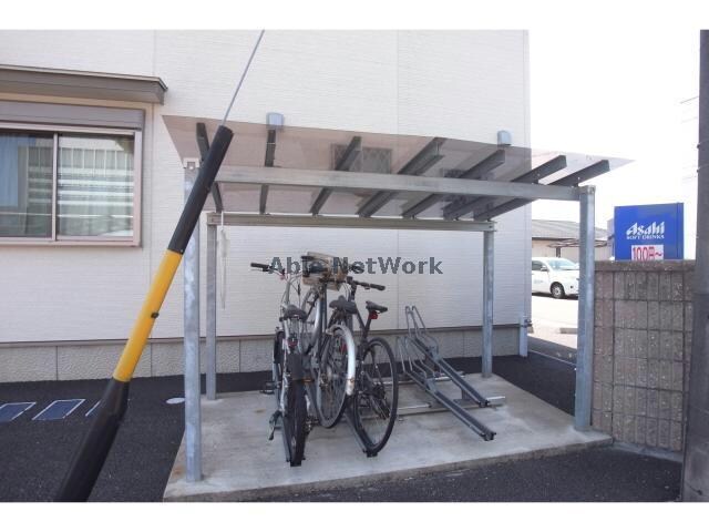 物件外観写真4　(駐輪場)