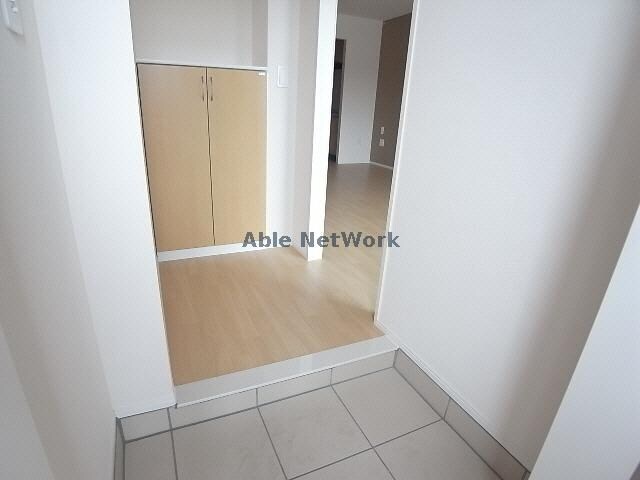 物件内観写真6　(玄関周り)