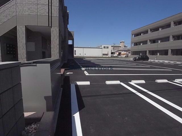 物件外観写真3　(駐車場)