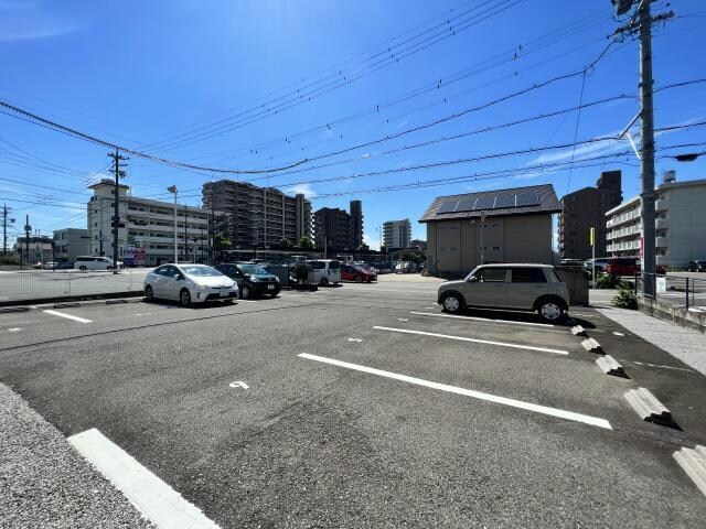 物件外観写真2　(駐車場)