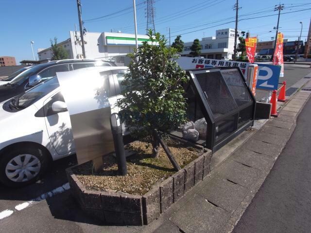 物件外観写真5　(敷地内ゴミ置き場)