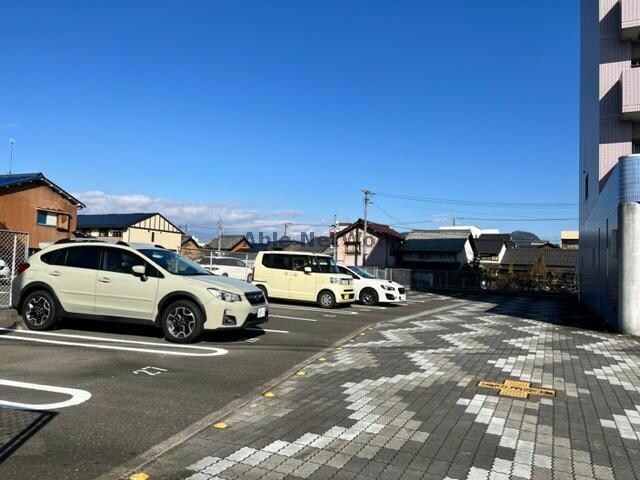 物件外観写真2　(駐車場)