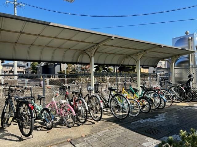 物件外観写真3　(駐輪場)