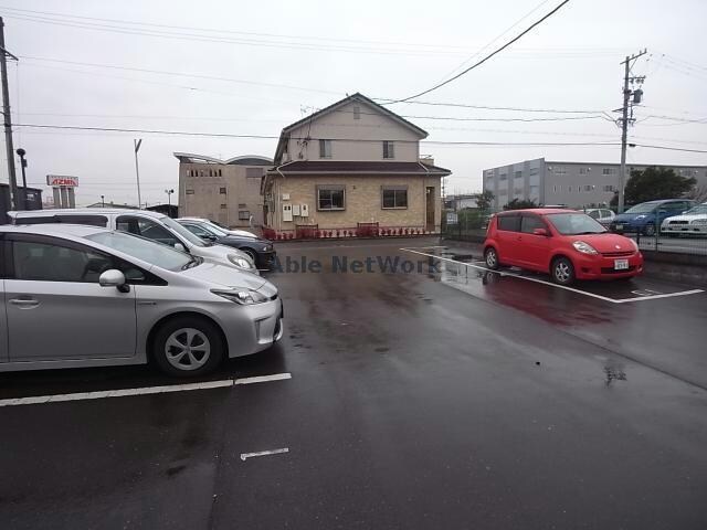 物件外観写真4　(駐車場)