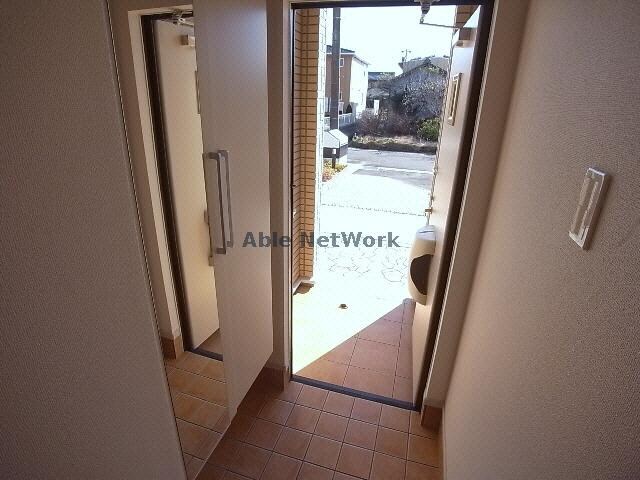 物件内観写真6　(玄関)