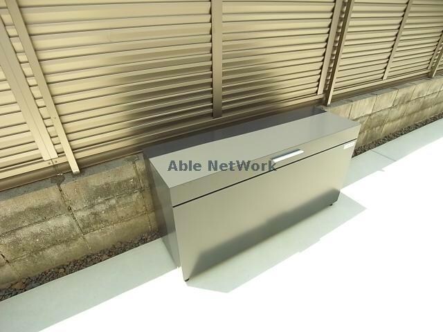 物件外観写真3　(敷地内ごみ置き場)