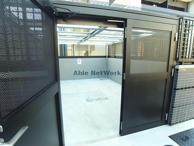 物件外観写真6　(敷地内ごみ置き場)