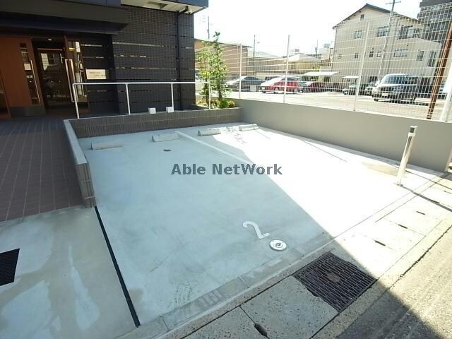 物件外観写真8　(駐車場)