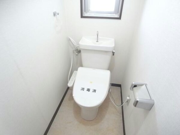 トイレ(※同型参照写真)