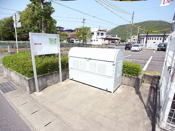 建物設備(ゴミ置き場)