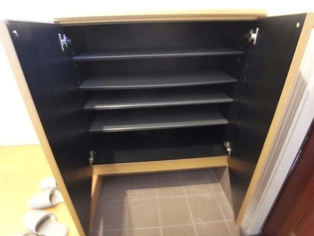 物件内観写真8　(玄関靴収納)