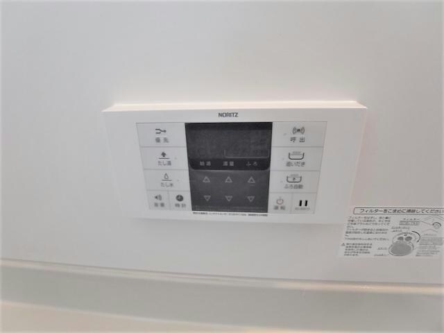 物件内観写真21　(浴室内給湯操作パネル)