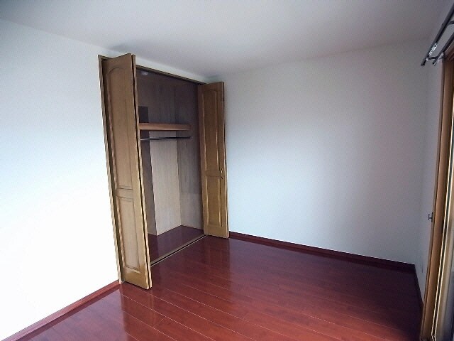 物件内観写真8　(北側洋室+収納)