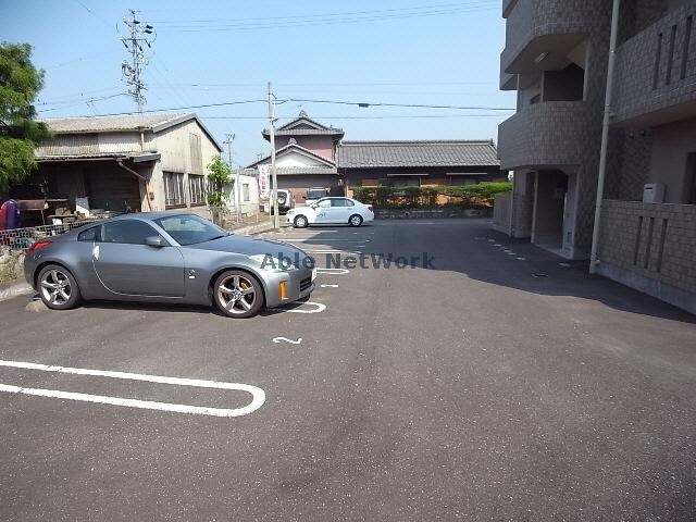 物件外観写真3　(駐輪場)