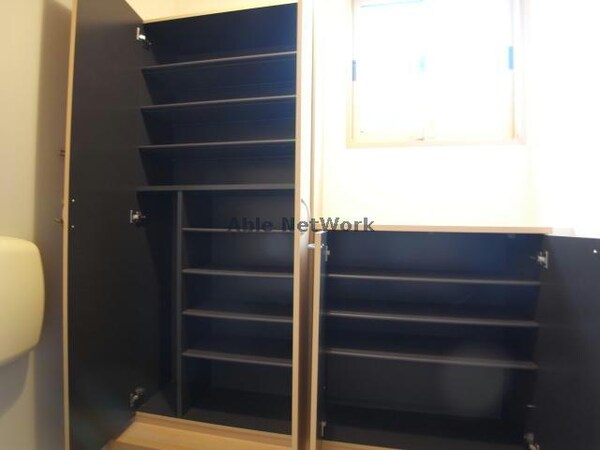 玄関回り(※ シューズボックス)