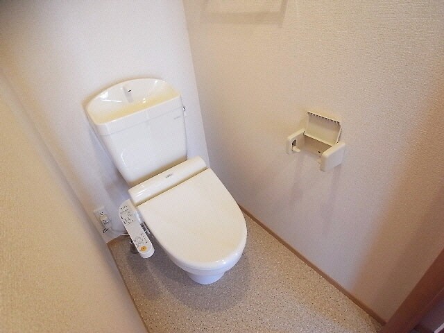 物件内観写真12　(温水洗浄便座)