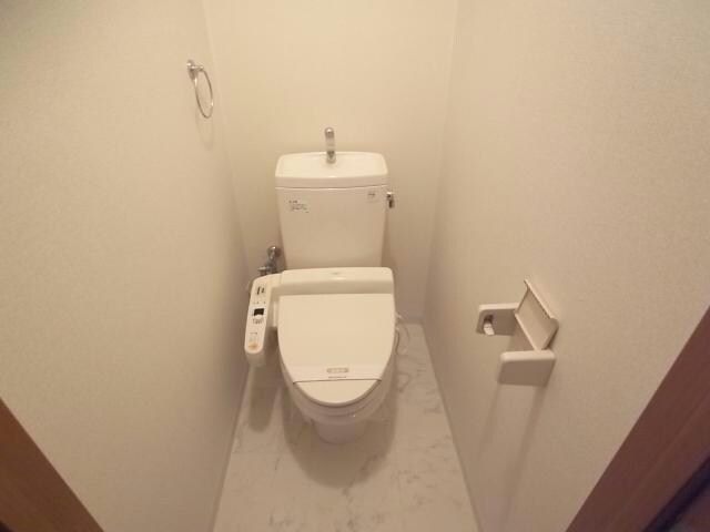 物件内観写真9　(温水洗浄便座)