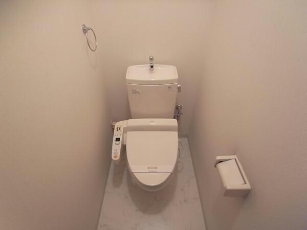 トイレ(※同型参考写真)