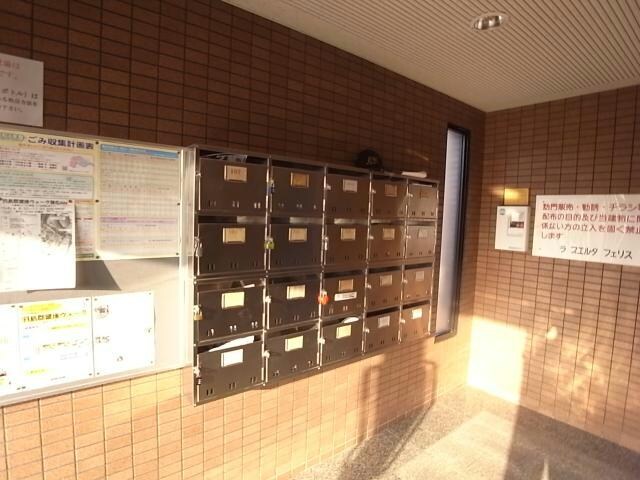 物件外観写真5　(集合ポスト)