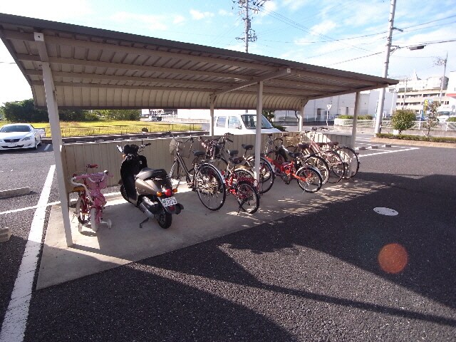 物件外観写真3　(駐輪場)