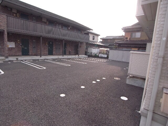 物件外観写真2　(駐車場)