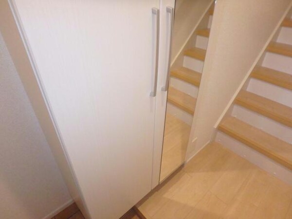 玄関回り(同型モデル)