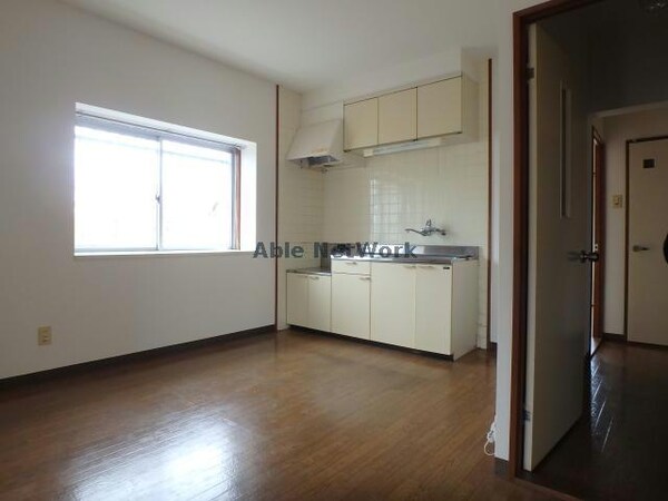 リビングダイニング(101号室写真)