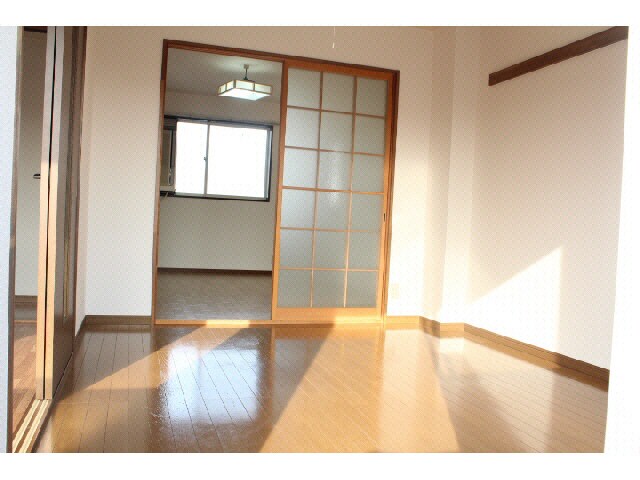 物件内観写真11　(洋室同型201)