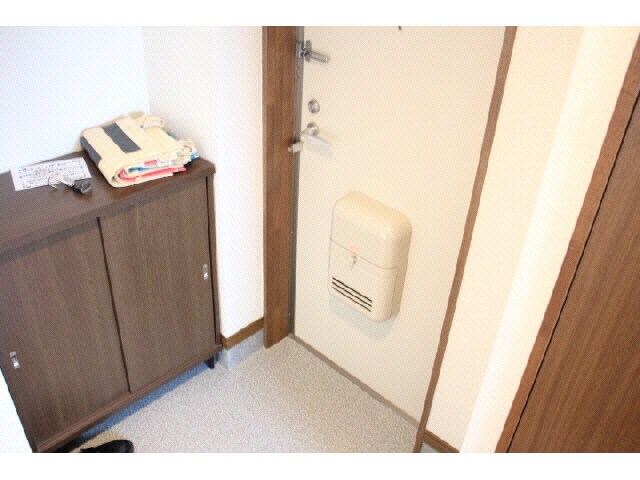 物件内観写真14　(玄関同型201)