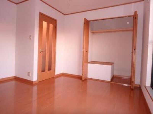 居室(103)