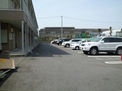 物件外観写真4　(駐車場)