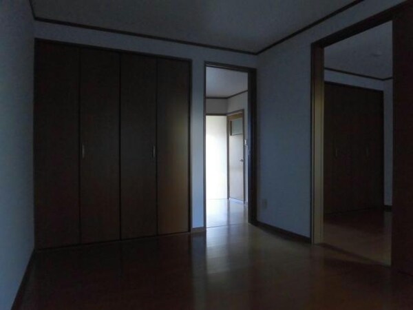 居室(105)