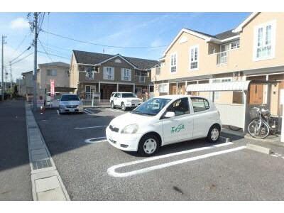 物件外観写真2　(駐車場)