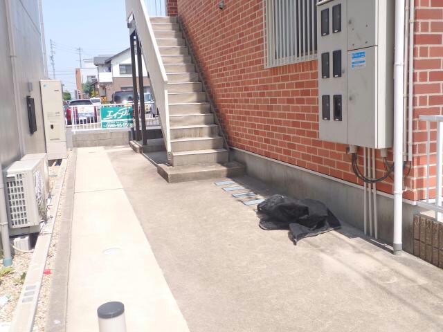 物件外観写真4　(エントランス)