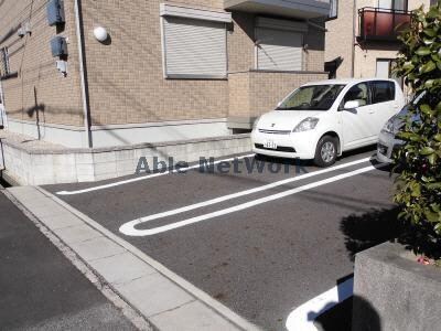 物件外観写真2　(駐車場)
