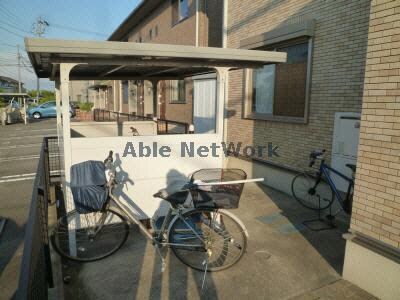 物件外観写真4　(駐輪場)