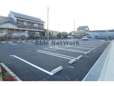 物件外観写真3　(駐車場)