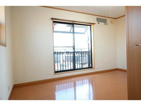 居室(102)