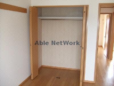 物件内観写真10　(クローゼット同型タイ)