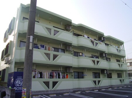 マンション緑外観写真