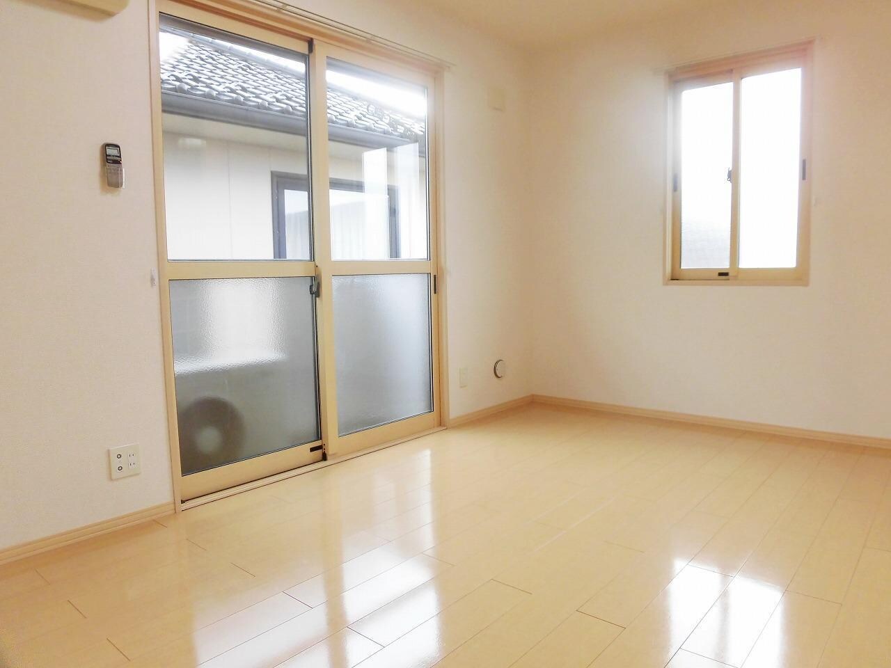 物件内観写真2　(リビング)