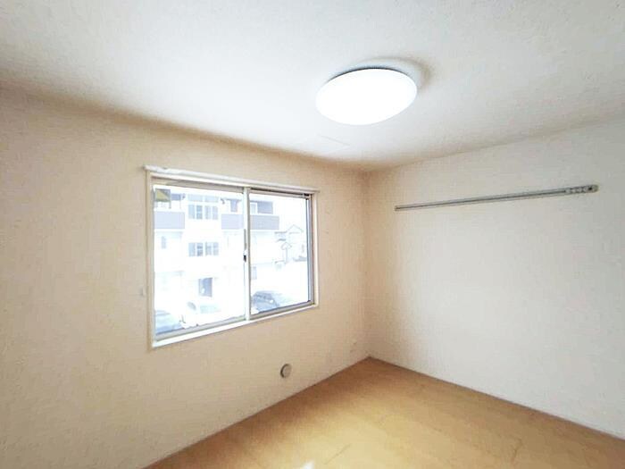 物件内観写真3　(洋室)